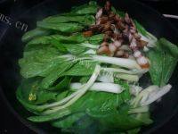 家常菜腊肉炒白菜做法图解7)