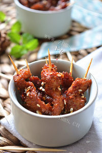 美味的香辣牙签肉