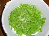 十分诱人的凉拌苦瓜做法图解4)