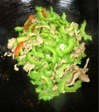 口感丰富的苦瓜肉丝