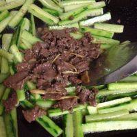 家常菜牛肉炒青瓜