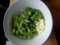 酸菜肉丝面做法图解2)