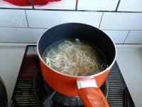 美味的牛油果面条做法图解4)