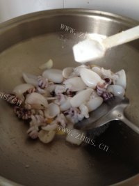 自制韭菜墨鱼仔做法图解8)