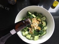 喷香的凉拌黄瓜做法图解3)