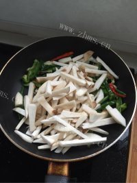 家常菜杏鲍菇肉丝做法图解4)