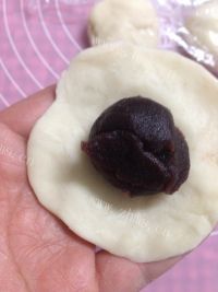 唇齿留香的豆沙菊花酥做法图解18)