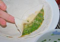 味道不错的鸡蛋灌饼做法图解4)