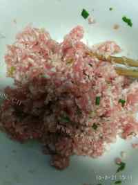 营养的鸽子香菇肉丸汤做法图解4)