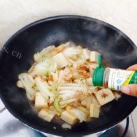 白菜烧豆腐做法图解10)