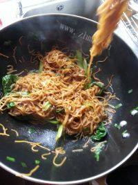 口感丰厚的青菜炒面做法图解7)