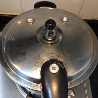 冬瓜薏米大骨汤的做法图解五