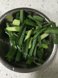 美味的香干炒肉做法图解1)