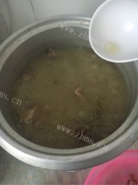 自制排骨绿豆汤做法图解10)