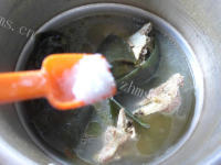 自制海带肉骨汤做法图解9)
