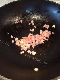 异域风情的菠萝炒饭做法图解3)