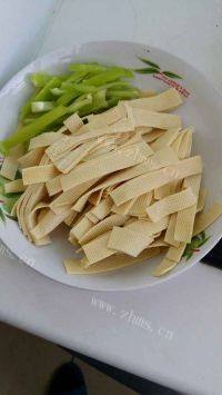 美味的青椒干豆付做法图解1)