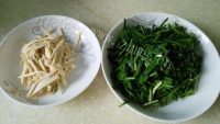 家常菜韭菜炒香干做法图解2)