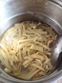 家常菜韭菜炒豆皮做法图解4)