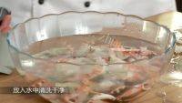 美味的姜葱炒花蟹做法图解1)