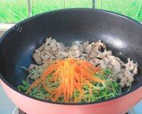 家常菜黑豆苗炒肉丝做法图解10)