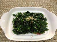 诱人的拌芹菜叶