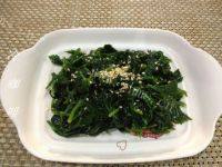 诱人的拌芹菜叶