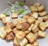 美味腊肉锅塌豆腐做法图解9)