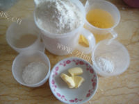 美味啤酒薄底松仁披萨做法图解1)