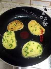 美味蛋煎蒜香馒头片做法图解6)