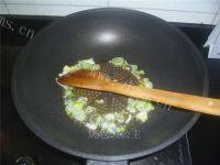 家常菜辣椒炒土豆片做法图解3)