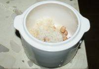 营养早餐花生银耳粥做法图解3)