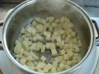 美味的土豆浓汤做法图解4)