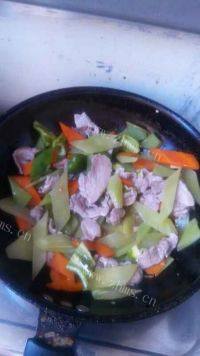 家常菜莴笋炒肉片