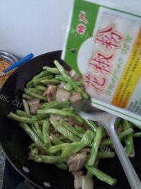 常吃不腻的豆角炖肉做法图解5)
