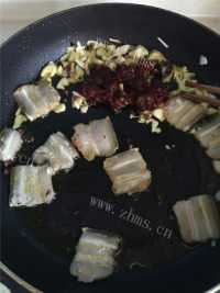 家常菜干煸菜花做法图解5)