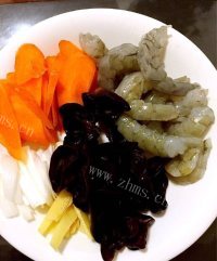 诱人的西兰花炒虾仁做法图解3)