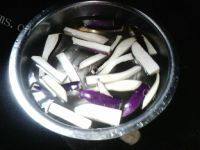 易做的咸鱼茄子煲做法图解3)