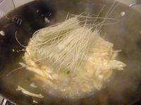 白菜猪肉炖粉条做法图解16)