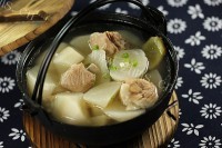 美味的白萝卜排骨汤做法图解7)