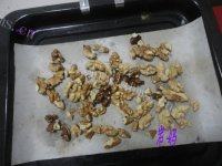 喷香的琥珀核桃做法图解2)