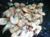 美味的蒜蓉炒虾做法图解6)