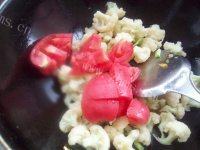 香味四溢的番茄炒花菜做法图解9)
