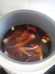 自制电饭煲卤鸡爪做法图解2)