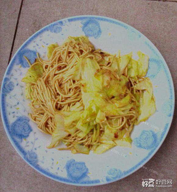 自己做的包菜炒面