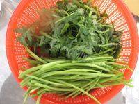 满口生香的清炒茼蒿做法图解3)