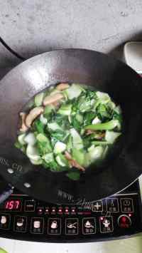 美味的青菜炒香菇做法图解6)