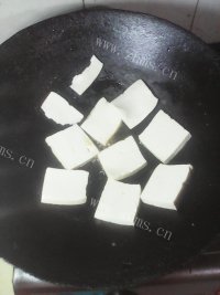 美丽的糖醋酱油豆腐做法图解2)