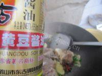 食欲满满的脊骨炖土豆做法图解8)