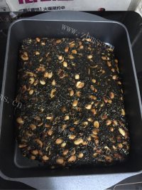 自制花生芝麻糖做法图解9)